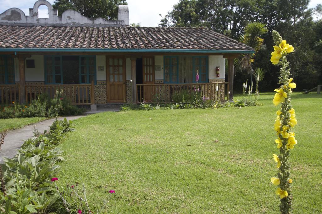 Las Palmeras Inn Otavalo Buitenkant foto