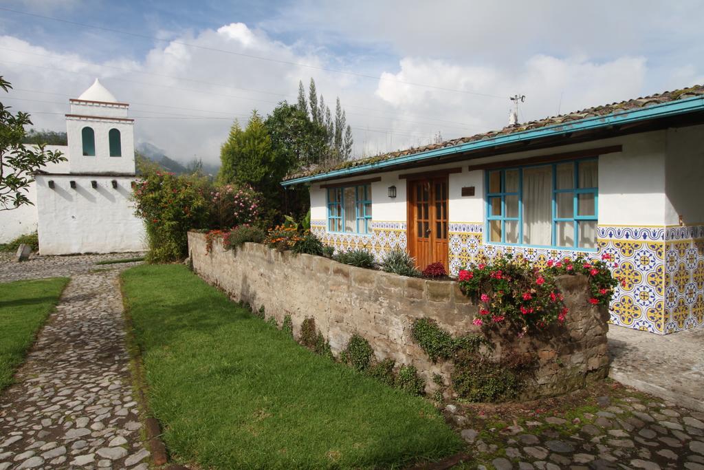 Las Palmeras Inn Otavalo Buitenkant foto