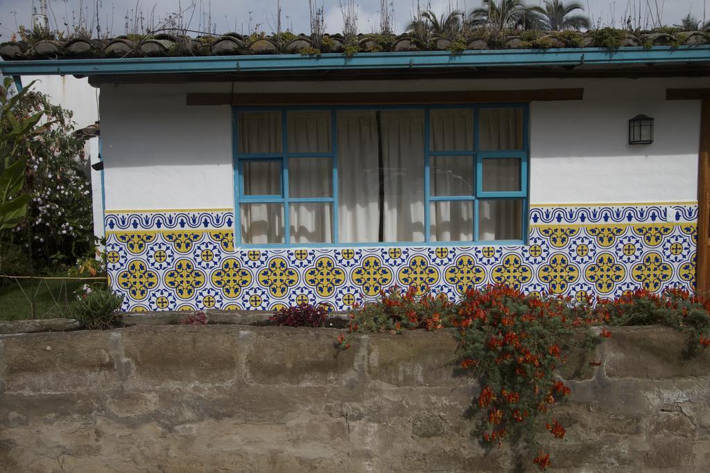 Las Palmeras Inn Otavalo Buitenkant foto