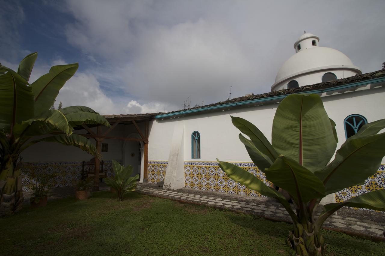 Las Palmeras Inn Otavalo Buitenkant foto